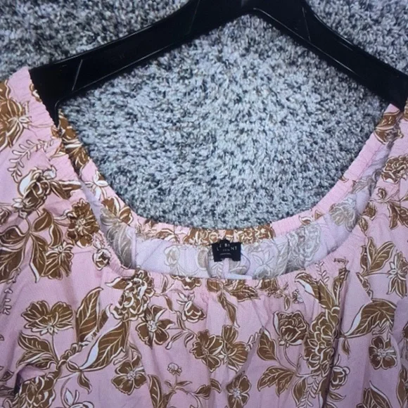 Pink Floral Off-Shoulder Blouse - Picture 4 of 7